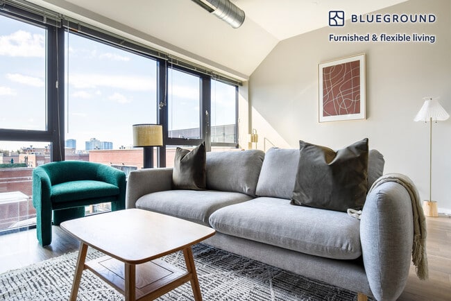 Building Photo - 211 W Scott St Unit FL6-ID1298