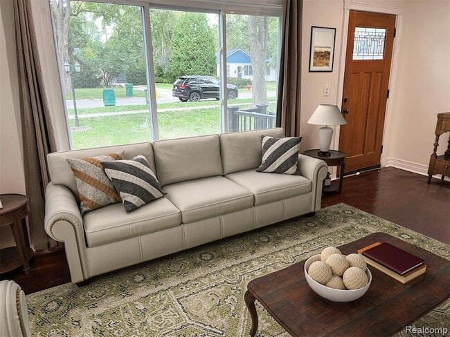 Photo - 23096 Hawthorne St