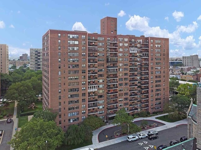 Building Photo - 10 Huron Ave Unit 15M