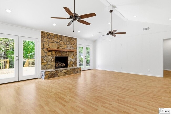 Photo - 203 Dupont Dr