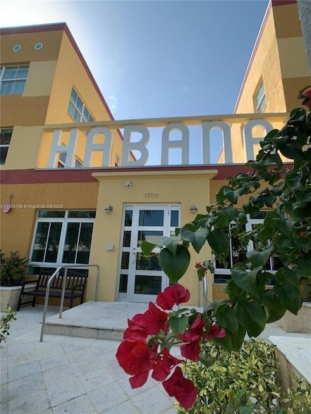 Building Photo - 1308 Drexel Ave Unit 105