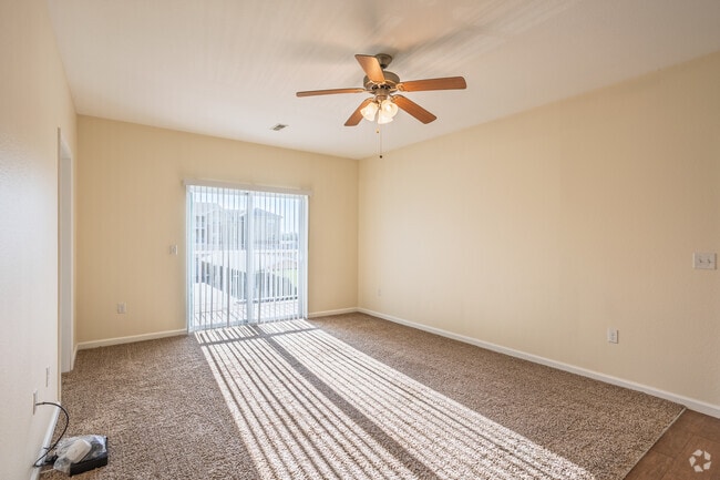 2BR, 2BA - 1033SF - Living Room - Deer Valley Apartments