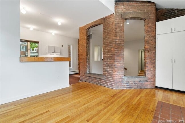 Building Photo - 239 Bradley St