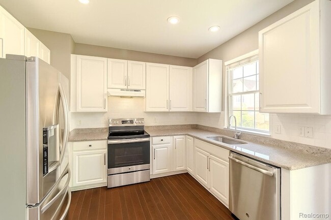 Photo - 41859 Mitchell Rd Unit 16