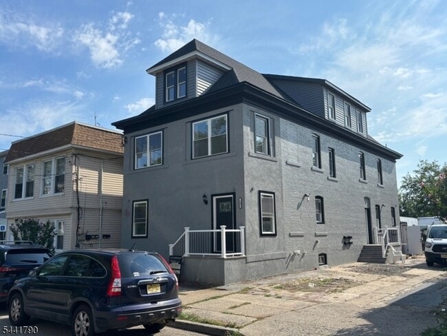 Building Photo - 102 10th St Unit 1