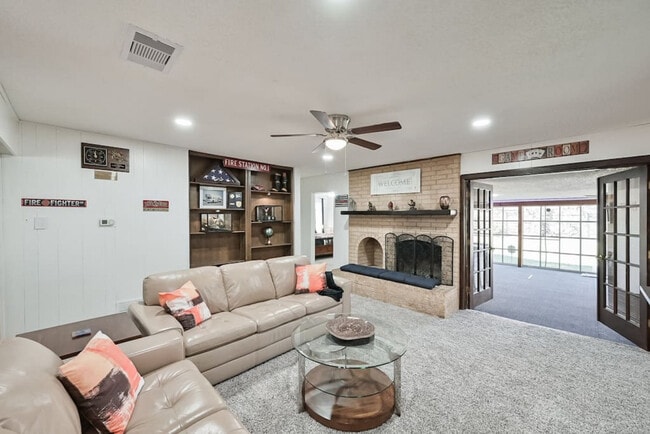 Building Photo - 1712 Meadowlane Terrace Unit ID1301585P