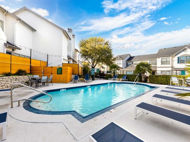 Building Photo - Castle Hills Townhomes