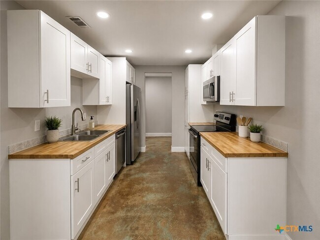Photo - 661 W Austin St Unit Q