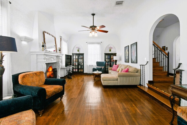 Building Photo - 414 Lake Shore Dr Unit ID1326850P