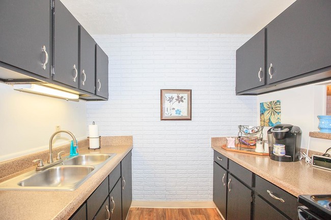 ENJOY COOKING MEALS IN YOUR UPDATED KITCHEN - Oakstone Ridge