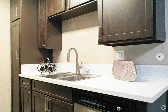 1BR, 1BA-727 SF - Waterstone