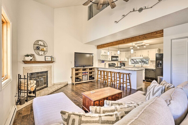 Photo - 163 Burgundy Cir Unit SI ID1545696P