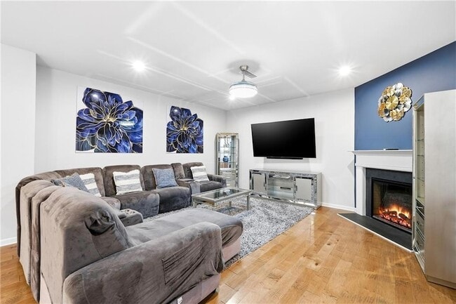 Photo - 45 Woodford Dr