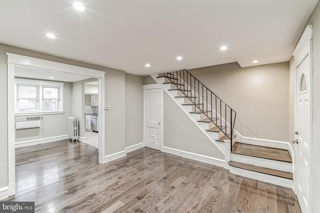 Photo - 3436 Barclay St