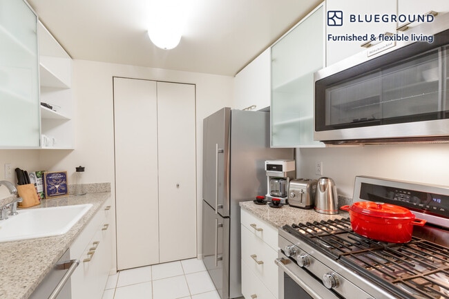 Photo - 180 W 20th St Unit FL5-ID107