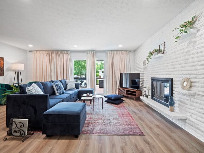 Building Photo - 8040 Strongsville Blvd Unit SI ID1496063P