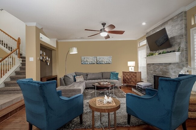 Photo - 110 N Valley Oaks Cir