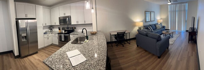 Building Photo - 424 W Trade St Unit SI ID1344188P