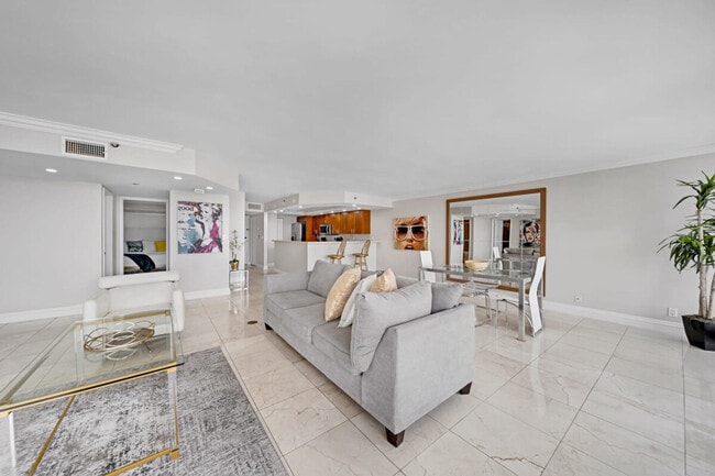 Photo - 1717 N Bayshore Dr Unit FL31-ID1054102P