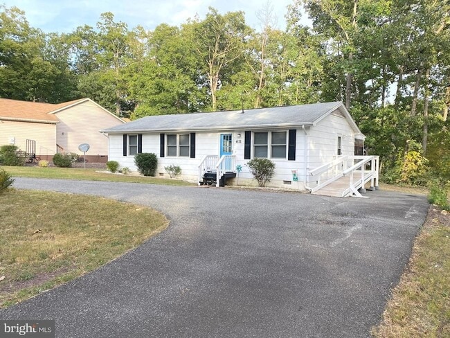 Photo - 611 Yorktown Blvd