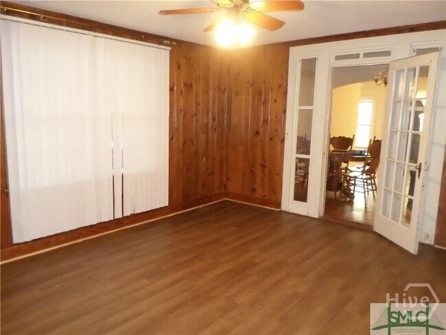Photo - 141 Rommel Ave