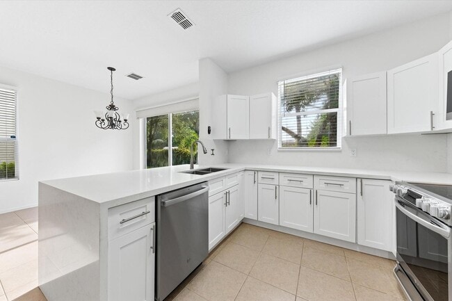Photo - 402 Seminole Palms Dr