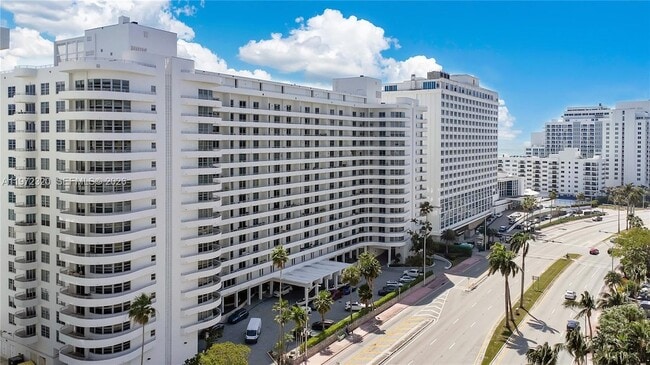 Building Photo - 5555 Collins Ave Unit 5B