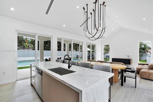 Photo - 58 NE 45th St