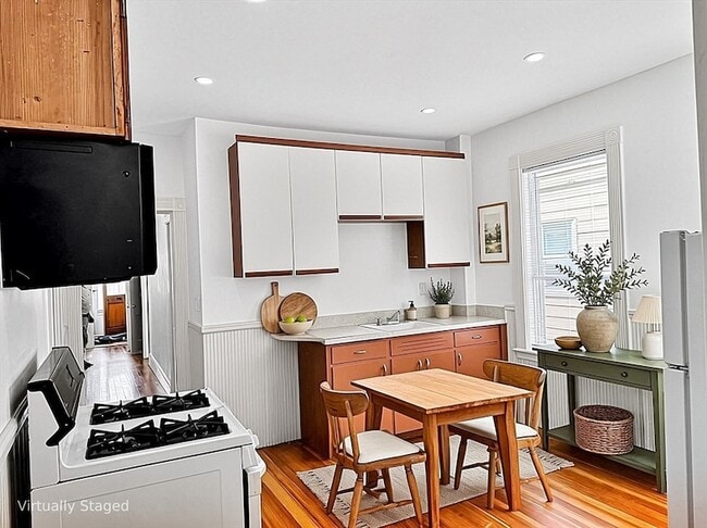 Photo - 38 Hawthorn Ave Unit 1