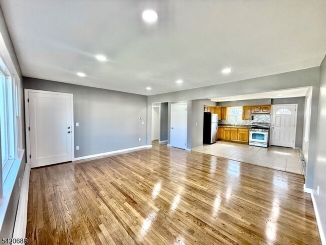 Building Photo - 30 Cottage Pl