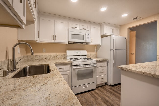 Building Photo - Marconi Oaks