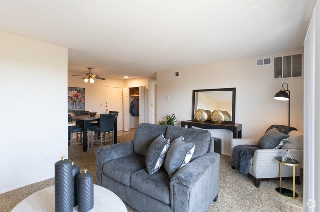 2BR, 1.5BA 960 SF - Summit Park