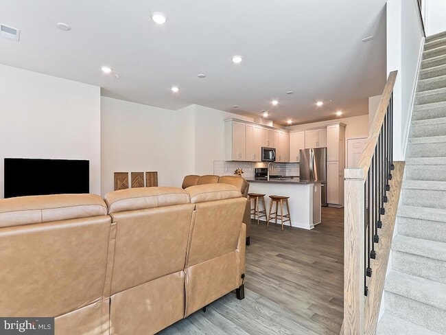 Photo - 1001 Greenwich Dr