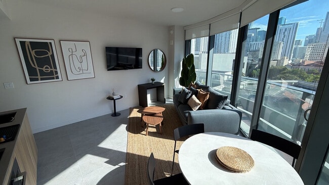 Photo - 121 NE 5th St Unit SI FL18-ID1505780P