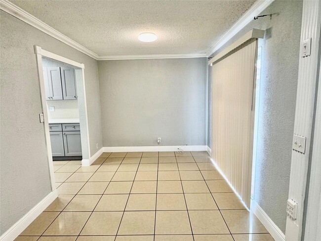 Photo - 7951 SW 6th St