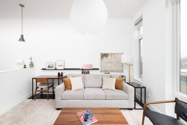 Photo - 550 W Juneau Ave Unit ID1379002P