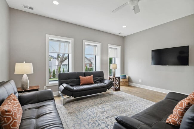 Building Photo - 425b 36th Ave N Unit FL4-ID1039079P