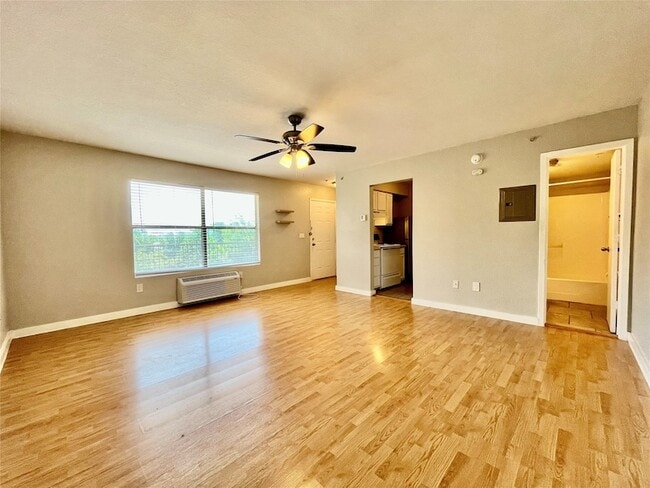 Photo - 701 W Sycamore St Unit 203