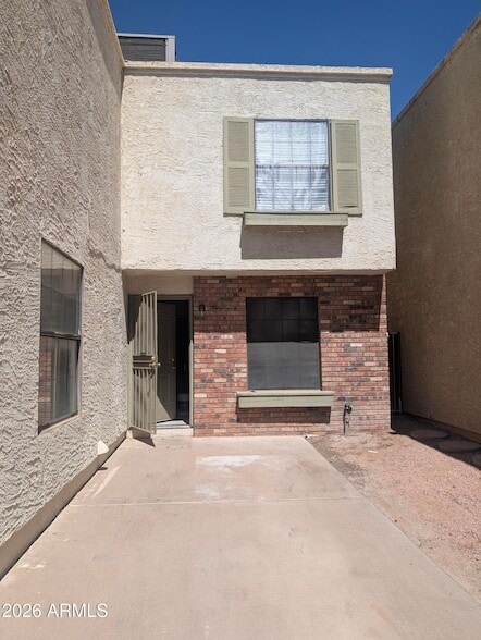 Building Photo - 820 W University Dr
