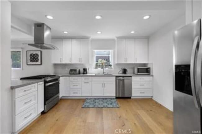 Photo - 22335 Kittridge St