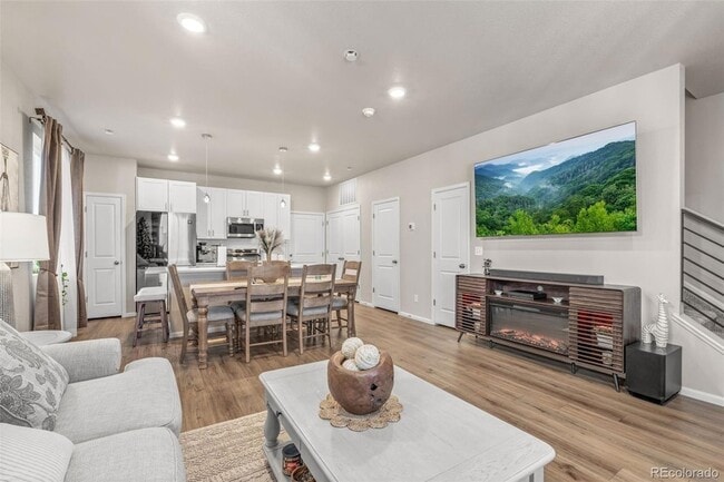 Photo - 5784 Dakan Lp