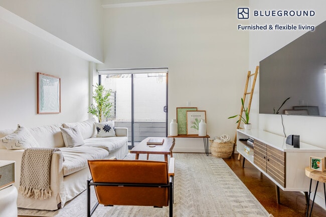 Building Photo - 654 N Virgil Ave Unit FL3-ID1371