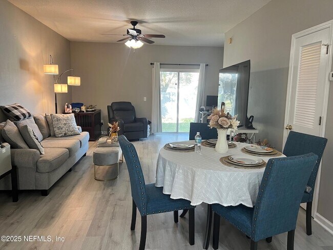 Photo - 385 Scrub Jay Dr