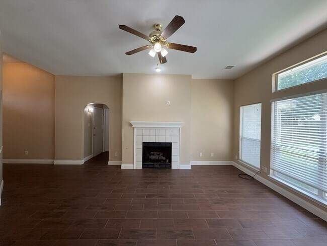 Photo - 317 Oak Meadow Ln