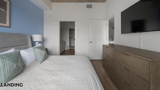 Building Photo - 1801 Patterson St Unit 320