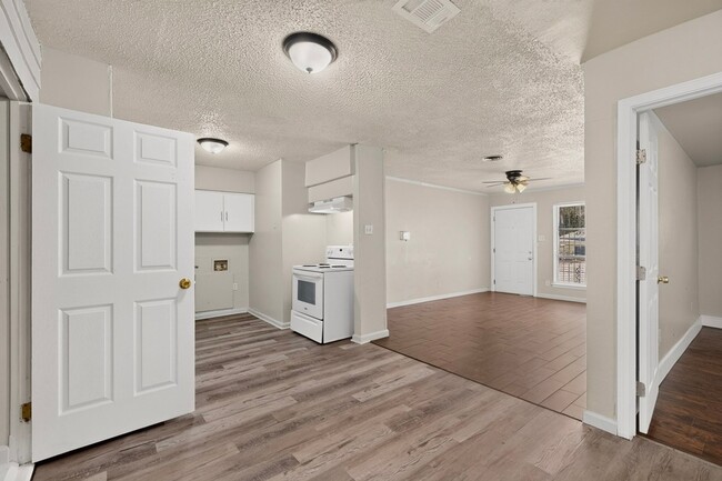 Photo - 937 Cleardale Dr