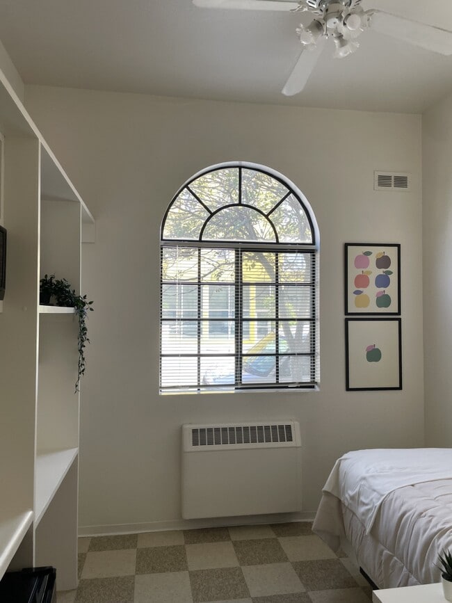 Deluxe Unit - Peachtree Inn - Fully furnished units!