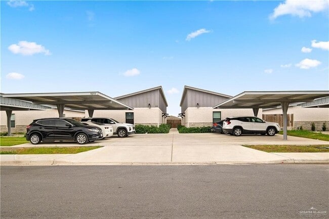 Building Photo - 1511 Playa Dr Unit 2