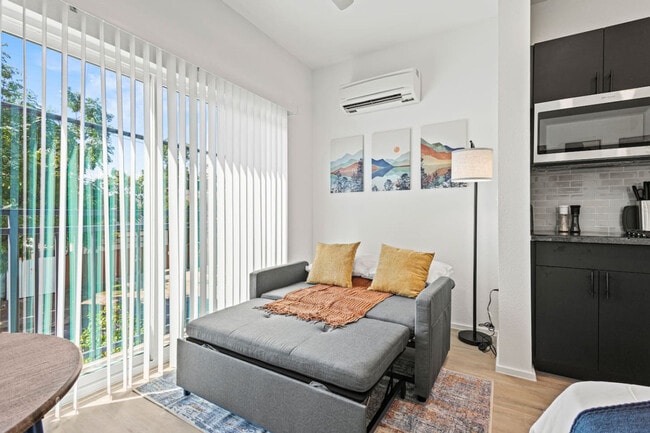Photo - 596 W 9th St Unit SI ID1335762P