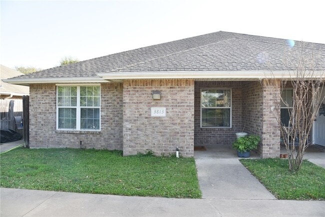 Building Photo - 3813 Oldenburg Ln
